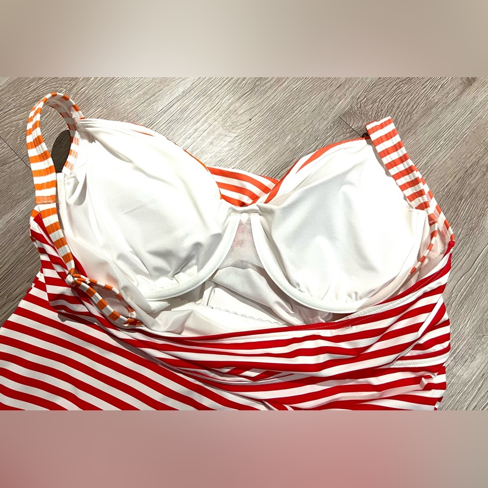 Lands' End Like New Condition Women’s Wrap Underwire Tankini Top Swimsuit Sz 18 - Picture 7 of 9